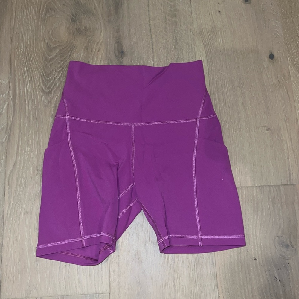 Lululemon Fuchsia align biker shorts with side pockets 6 inch inseam.